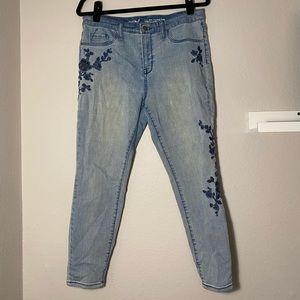 Embroidered Cropped Jeans
